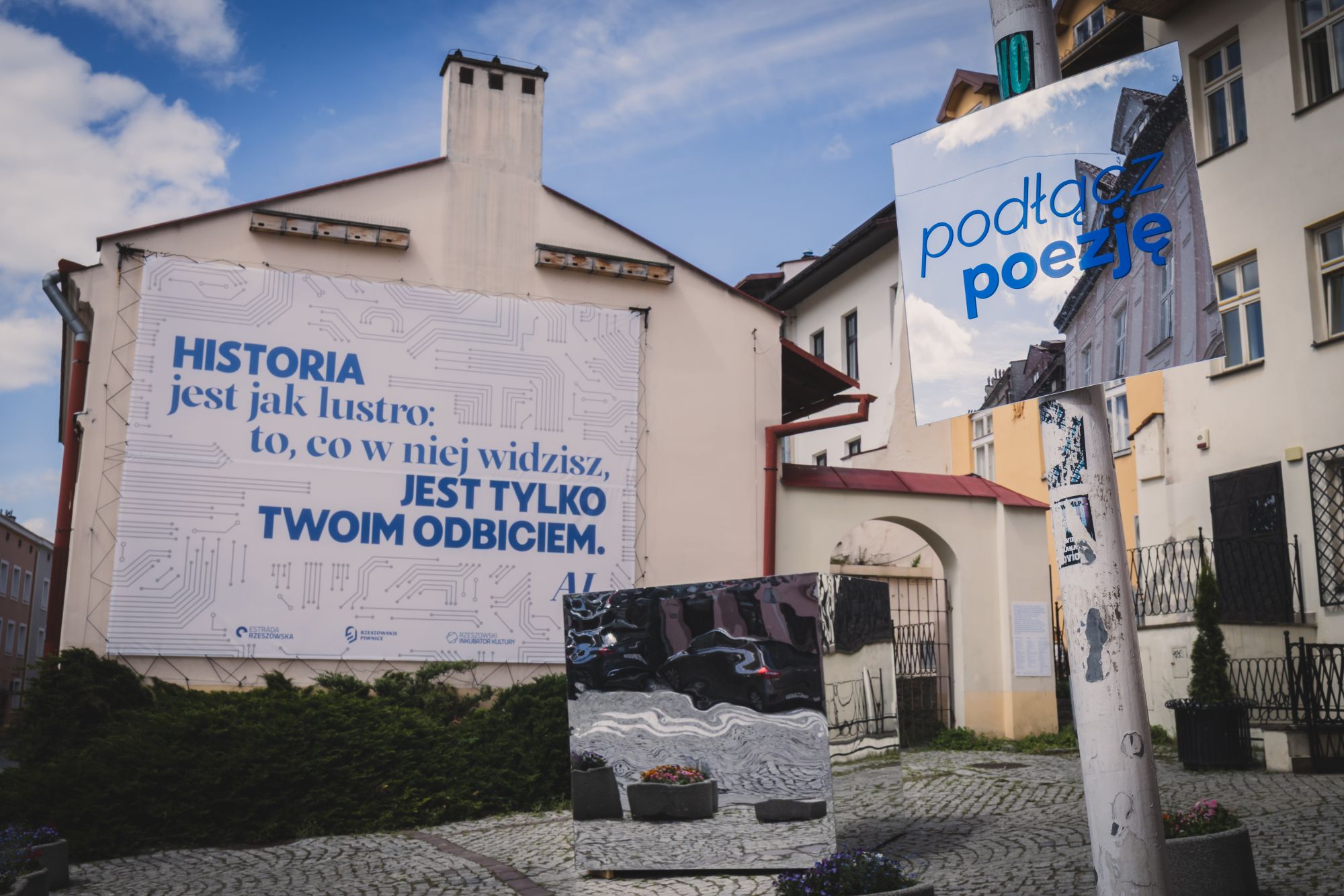 zdjęcie projektu  ?Podłącz Poezję?